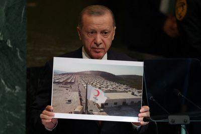 Turkey's Erdogan faces struggle to meet Syrian refugee promise