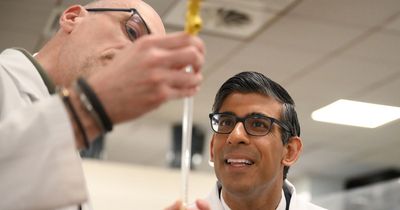 People baffled after discovering Rishi Sunak 'doesn't wear his glasses properly'