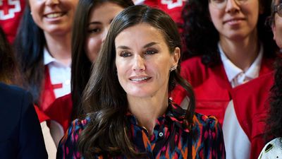 Queen Letizia of Spain’s patterned midi dress and fuchsia satchel bag prove bold is best on latest engagement