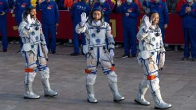 China launches new space crew ahead of 2030 moon expedition