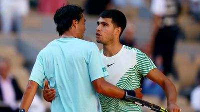 Alcaraz sees off Daniel to reach French Open third round