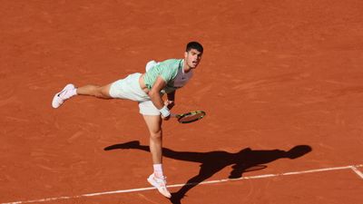 Top seed Alcaraz moves into third round at French Open