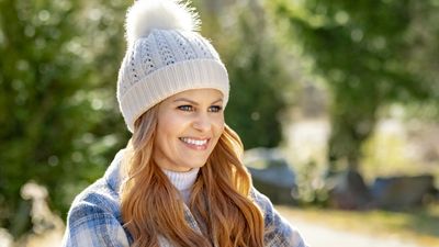 Candace Cameron Bure Takes Fans Behind The Scenes On The Set Of Her New GAF Christmas Movie, But There’s A Twist
