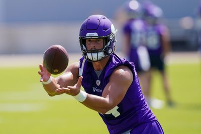 Saints kick off a training camp competition at fullback by signing Jake Bargas