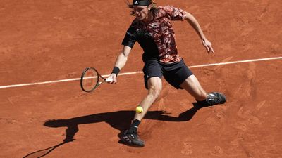 Roland Garros: 5 things we learned on Day 4 - mishits, mystics and geopolitics