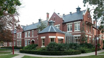 Ballarat Grammar School confirms meningococcal disease outbreak as staff member hospitalised