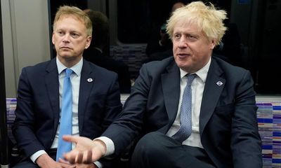 Grant Shapps urges No 10 to hand Boris Johnson’s WhatsApps to Covid inquiry