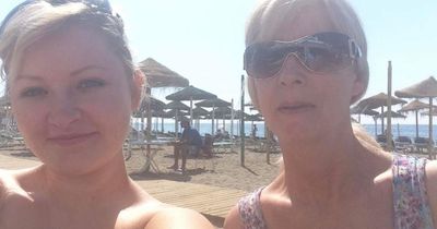 Woman tells of heartache of losing mum to lung cancer to encourage smokers to quit