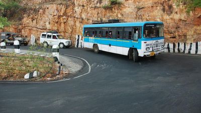 Andhra Pradesh: Time limit reimposed for vehicles on Tirumala ghat roads