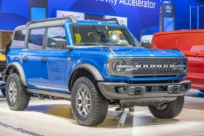 Seatbelt issues force Ford to recall 176,00 Broncos