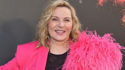 Kim Cattrall's gravestone drama led to a years-long legal battle with her family and left no doubt in how she intends to be remembered - and we're totally here for it!