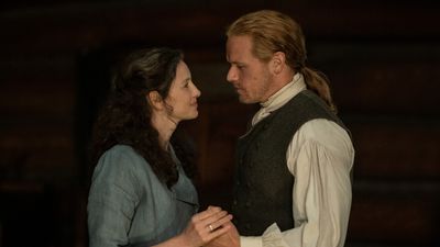 New Outlander Season 7 Scene Reveals Jamie Telling Claire About A Dream, And I'm Flashing Back To The Pilot