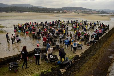 AP PHOTOS: As Spain's 'peasant farmers of the sea,' groups of women dig for clams