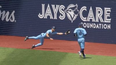 Blue Jays Gold Glover Goes Full Extension to Make One of the Best Catches of the Season