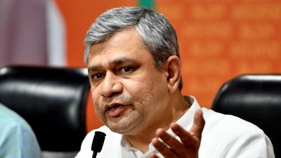IT Minister Ashwini Vaishnaw hits out at Raghuram Rajan’s semiconductor scepticism