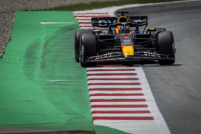 Verstappen "surprised" by ability to follow through Barcelona F1's final turn