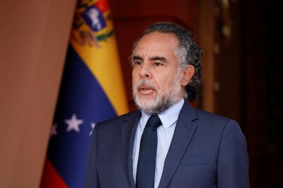 Colombia chief of staff, ambassador leave posts amid phone intercept scandal