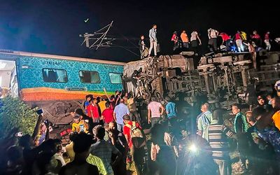 More than 280 killed as Indian passenger trains collide in the night