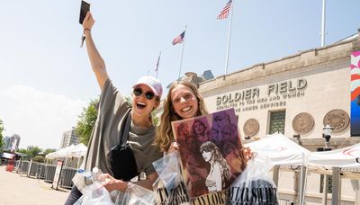 VIEW: Taylor Swift and her Swifties take over Chicago