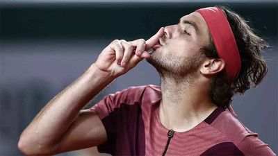 Raucous crowds at Roland Garros a real test for players