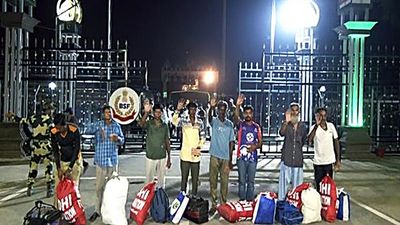 Pakistan hands over 200 Indian fishermen at Attari-Wagah border