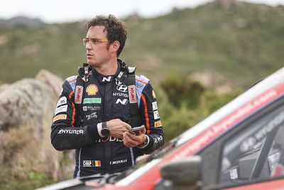 WRC Sardinia: Neuville heads Hyundai 1-2 after Ogier crashes out