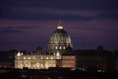 Purification rite in St. Peter's after naked man desecrated pope's altar