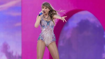 Taylor Swift conquers Chicago in first of three sold-out Soldier Field shows