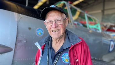 81yo pilot-doctor David Cooke still flies to treat patients and leads weekly aerial display
