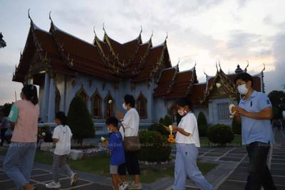 Move Foward floats lifting booze ban on Buddhist holidays