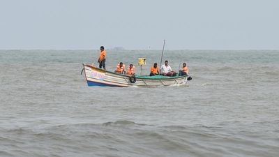 Search on for two Kozhikode students who went missing in the sea