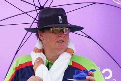 Umpire Sue Redfern makes Blast history as Gloucestershire brush aside Middlesex