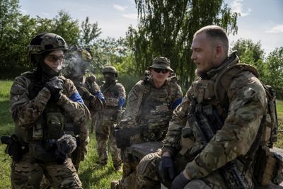 Pro-Ukraine group of Russian partisans says will give captives to Kyiv