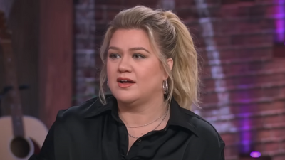 Kelly Clarkson Went Viral For Saying She Didn't Get A Gift From Her Ex After Having Babies, But Is This A Thing Everyone Is Doing?
