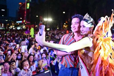 Pita promises same-sex marriage at 50,000-strong Pride parade