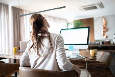 5 easy exercises to relieve neck pain in under 5 minutes