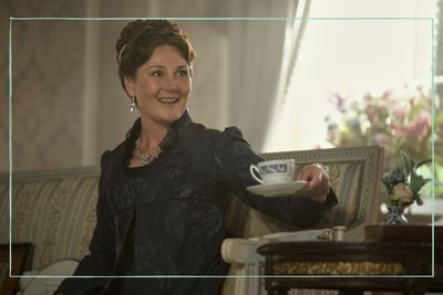 Who is Violet in Queen Charlotte?