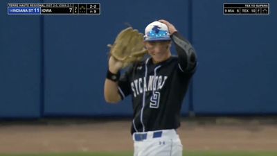 College Outfielder Fools Everyone With Fake Home Run Robbery