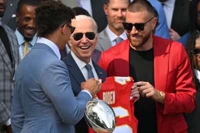 Patrick Mahomes, Travis Kelce present Joe Biden with No. 46 Chiefs jersey
