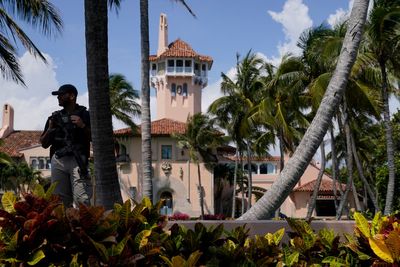 Trump investigators looking at swimming pool worker who flooded Mar-a-Lago records room, report says
