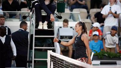 French Open: No-handshake diplomacy earns Kasatkina boos