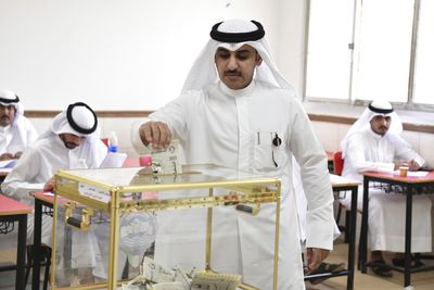 Kuwait votes in parliamentary polls in hopes of ending deadlock