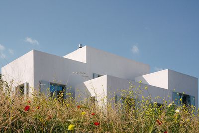 A Kythnos Island house offers a 21st-century take on the local vernacular