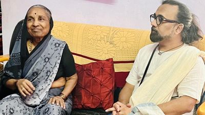 How did sari revivalist Vinay Narkar recreate the Motichoor sari, once woven in the Deccan?