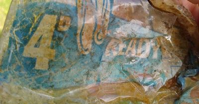 River Clyde litter picker finds 'oldest plastic' Golden Wonder crisp packet from 1960s