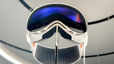 I just tried the Apple Vision Pro — and it's truly amazing (and a bit unsettling)