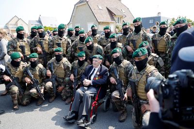 France's last surviving D-Day commando joins beach landing anniversary