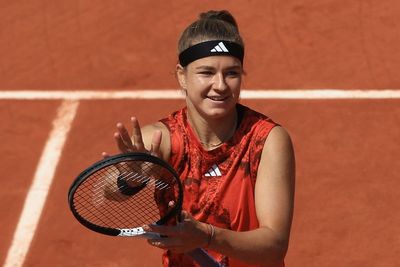 Karolina Muchova books French Open semi-final spot with straight sets win