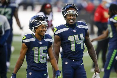 Tyler Lockett photobombs DK Metcalf at Seahawks media day