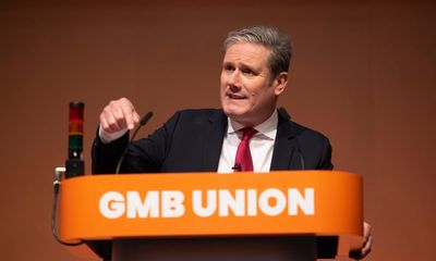 Labour to link government tenders to ‘unionised jobs’, Starmer tells GMB